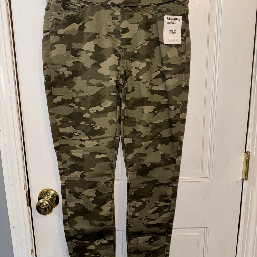 Signature by Levi Strauss Camouflage Pull on Skinny Pants size 6 NWT